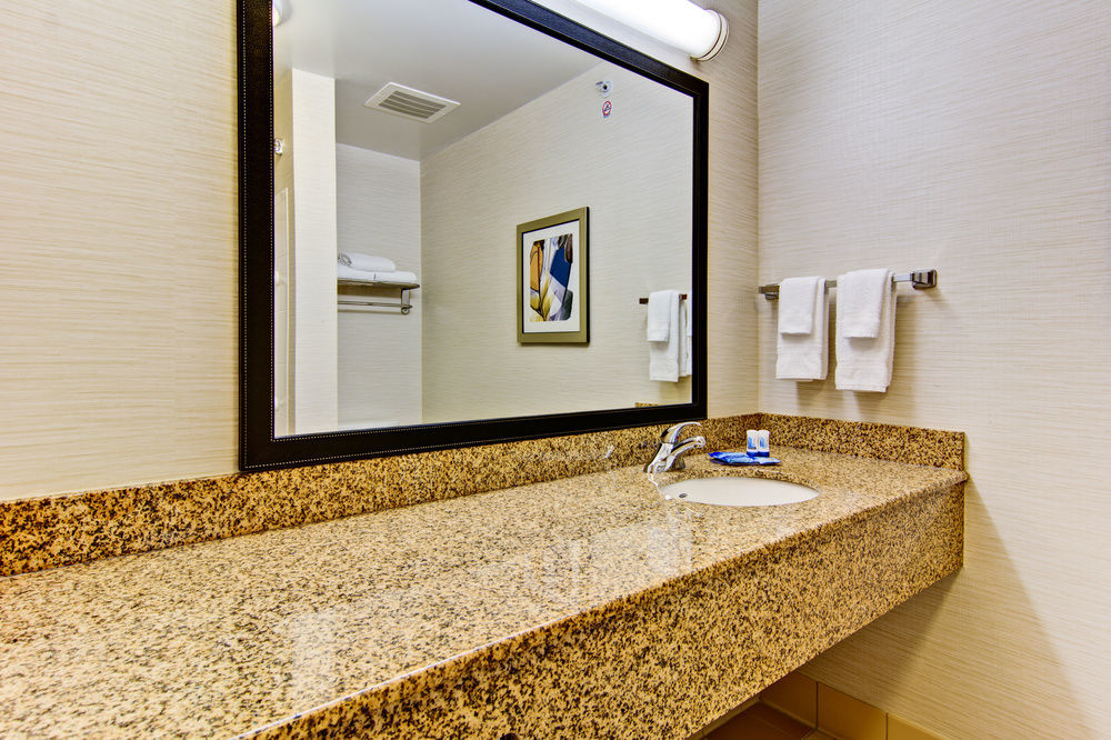 Fairfield Inn & Suites By Marriott State College Dış mekan fotoğraf